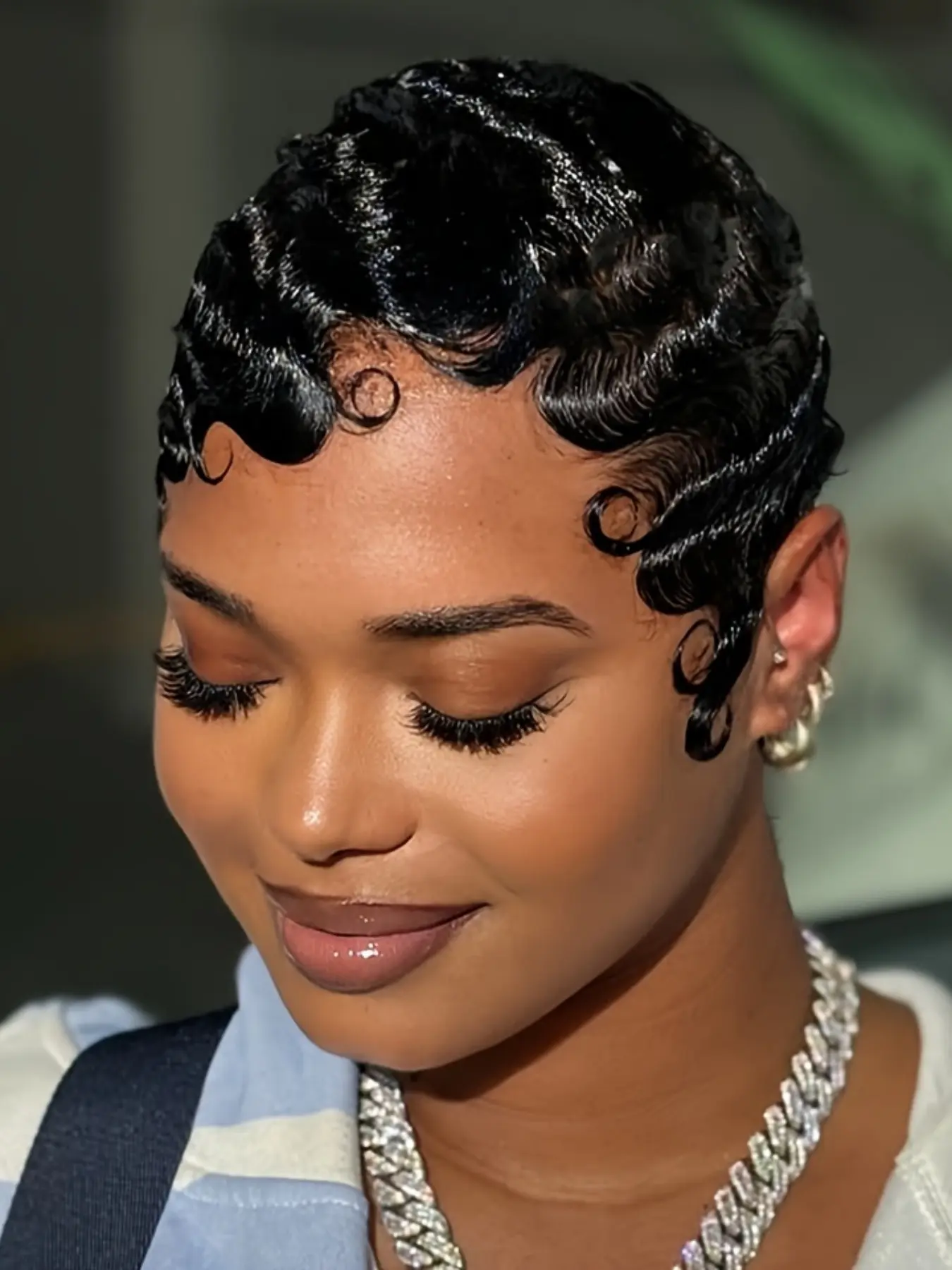 Elegant Finger Wave Pixie Cut Stylist Friendly Wig Deep Curly Layered Style For Women 180% Density Machine Made Hair Pixie Cut Wigs Curly Wavy Wig