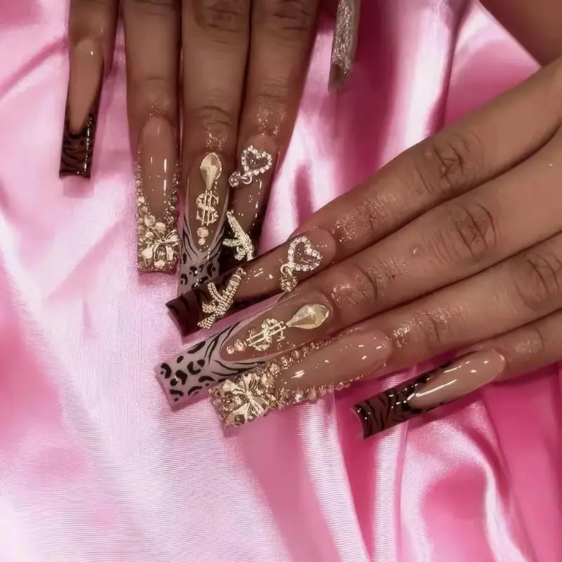 Women Long Gold Fashionable Press On Nails with Elegant Design and Sparkling Accents for Stylish Look Hotfix Rhinestone Star