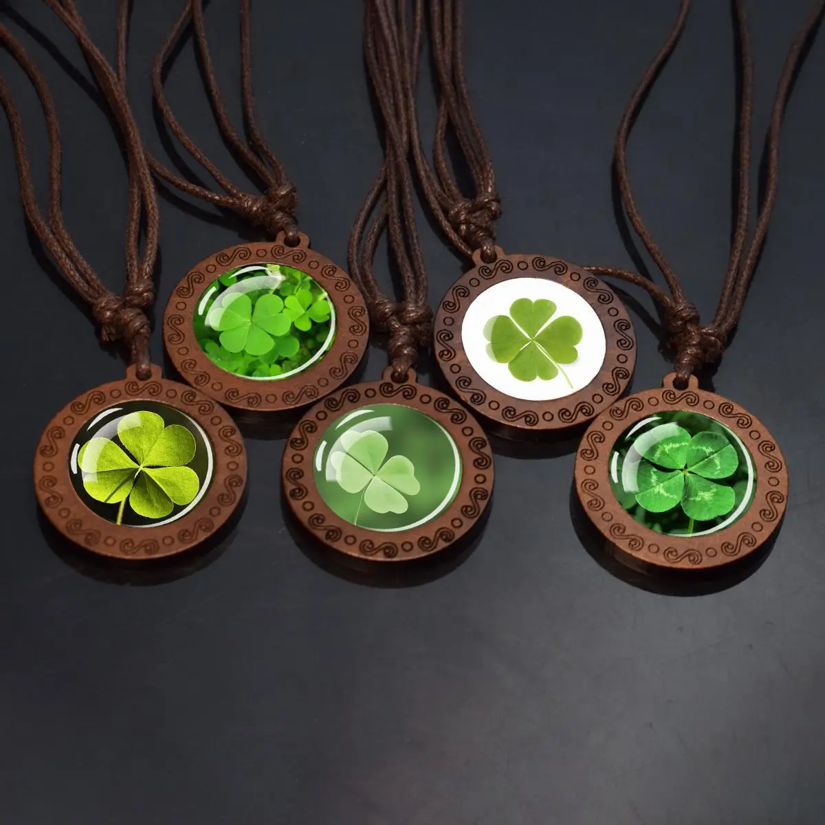 [Vintage Shamrock Necklace] 1pc Vintage Lucky Shamrock Necklace - Irish Good Luck Pendant with Four-Leaf Clover Charm, Brown Rope Chain Jewelry for Women & Men, Irish Heritage Jewelry, Handcrafted Charm, Durable Wood Charm
