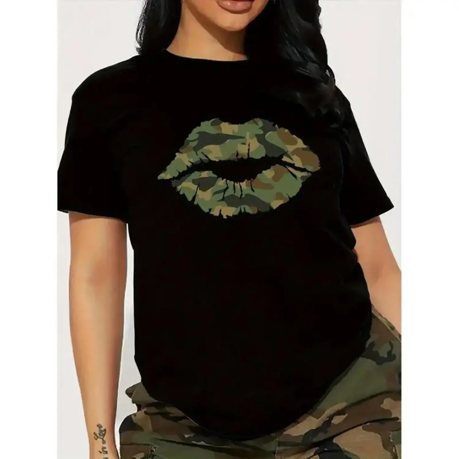 [Only T-shirts] Women's Camo Lip Print T-Shirt, Soft Knit, Breathable & Machine Washable, Casual Round Neck Short Sleeve Top for All Seasons | Bold Camouflage Design, Black with Green & Brown Accents