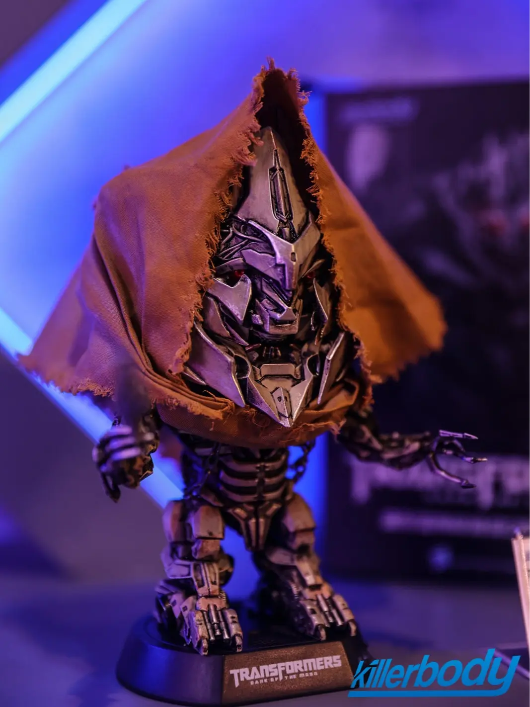 Hasbro TRANSFORMERS Megatron High-End Collectible Figurine, Battle-Damage Design, Movable Parts