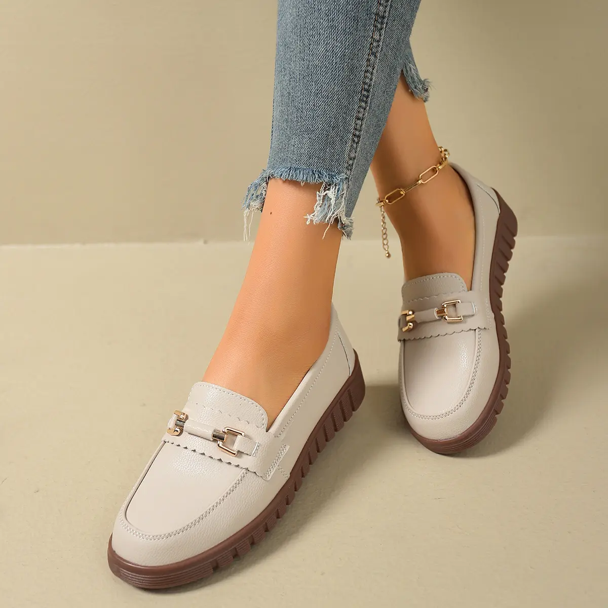 CushHide Women's Slip-On Superfine Leather Loafers, Comfortable Walking Shoes with Metal Buckle for Office, Lightweight Flats, Office Shoes, Chic, Round Toe, Footwear, Soft, Business, All Seasons, Casual