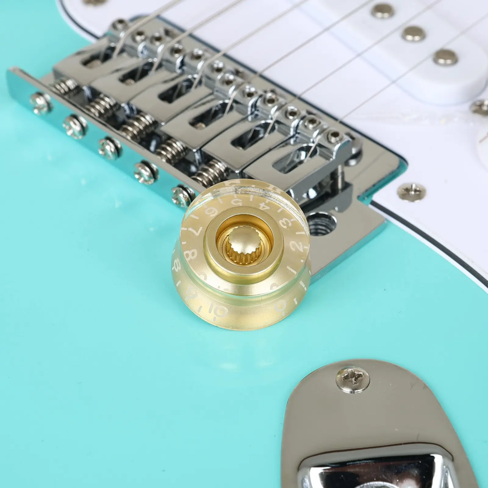 Irin Electric Guitar Volume Knob, Replacement, Transparent Sound Control, Smooth Surface, Clear Markings, PVC Bag Packaging