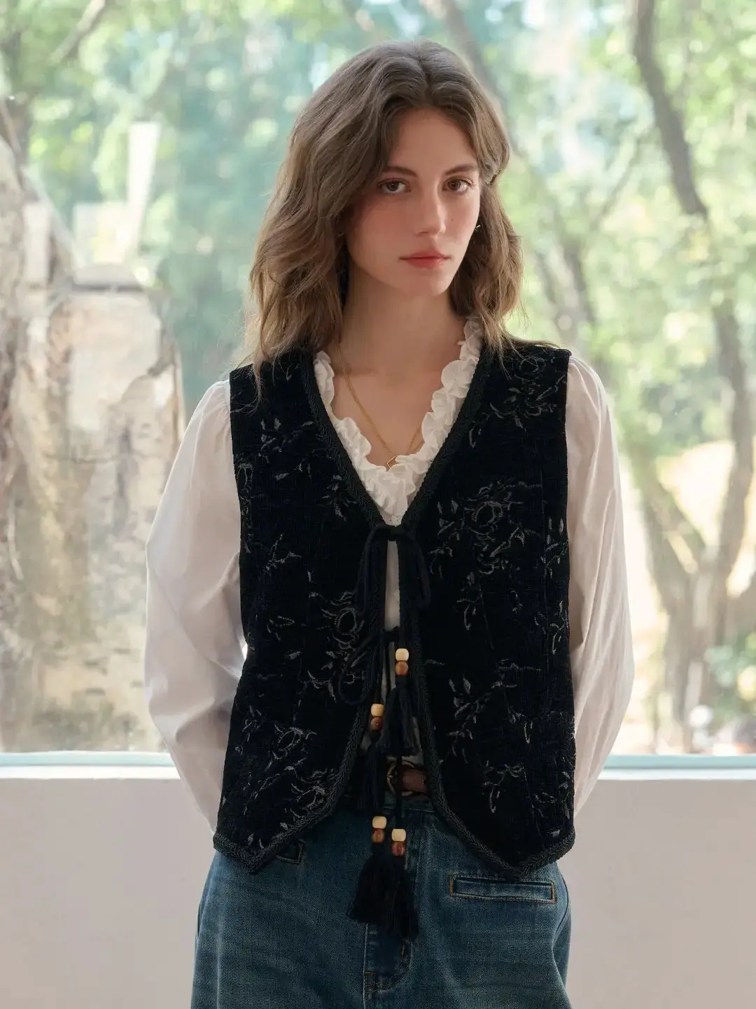 Aliya V Neck Embroidery Vest