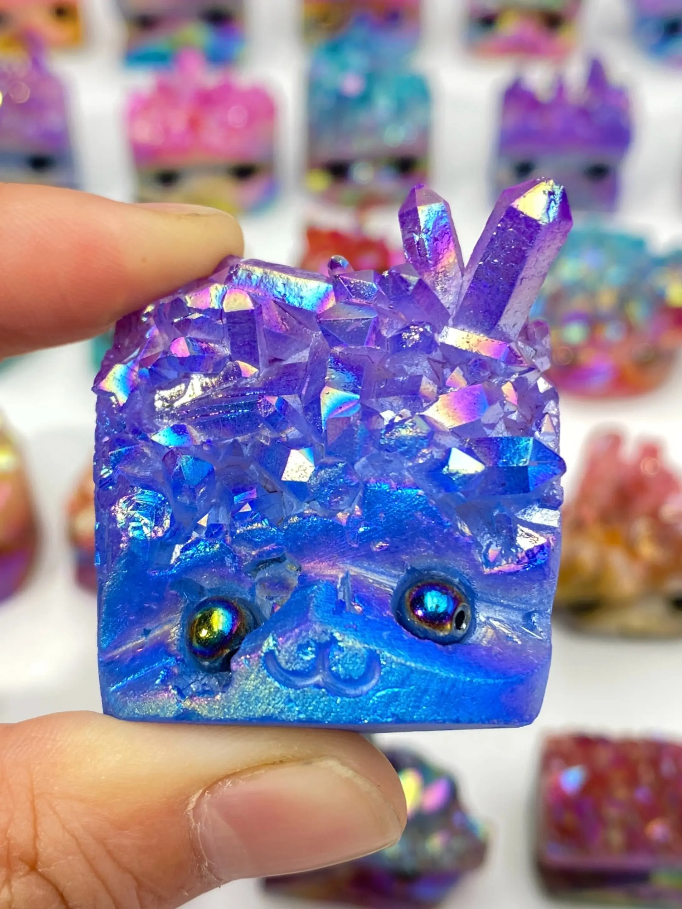 1pc Random Amazing Titanium Aura Crystal Cluster Figurine, Natural Stone Decor, Lovely Ornaments, Creative Home Office Desktop Decoration, Perfect Gift.
