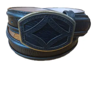 cinto estilo.cuadra en estampado de cuello.de.toro