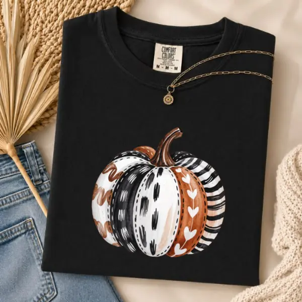 Comfort Colors Halloween Pattern Pumpkin Shirt, Boho Pumpkin T-Shirt, Cute Fall Graphic Tee, Autumn Harvest Shirt, Thanksgiving Gift for Women Cotton Top