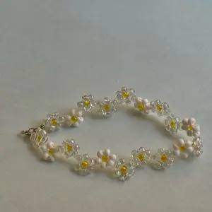Zigzag Daisy Bracelet - White Floral Design with Yellow Centers Handcrafted Accessory