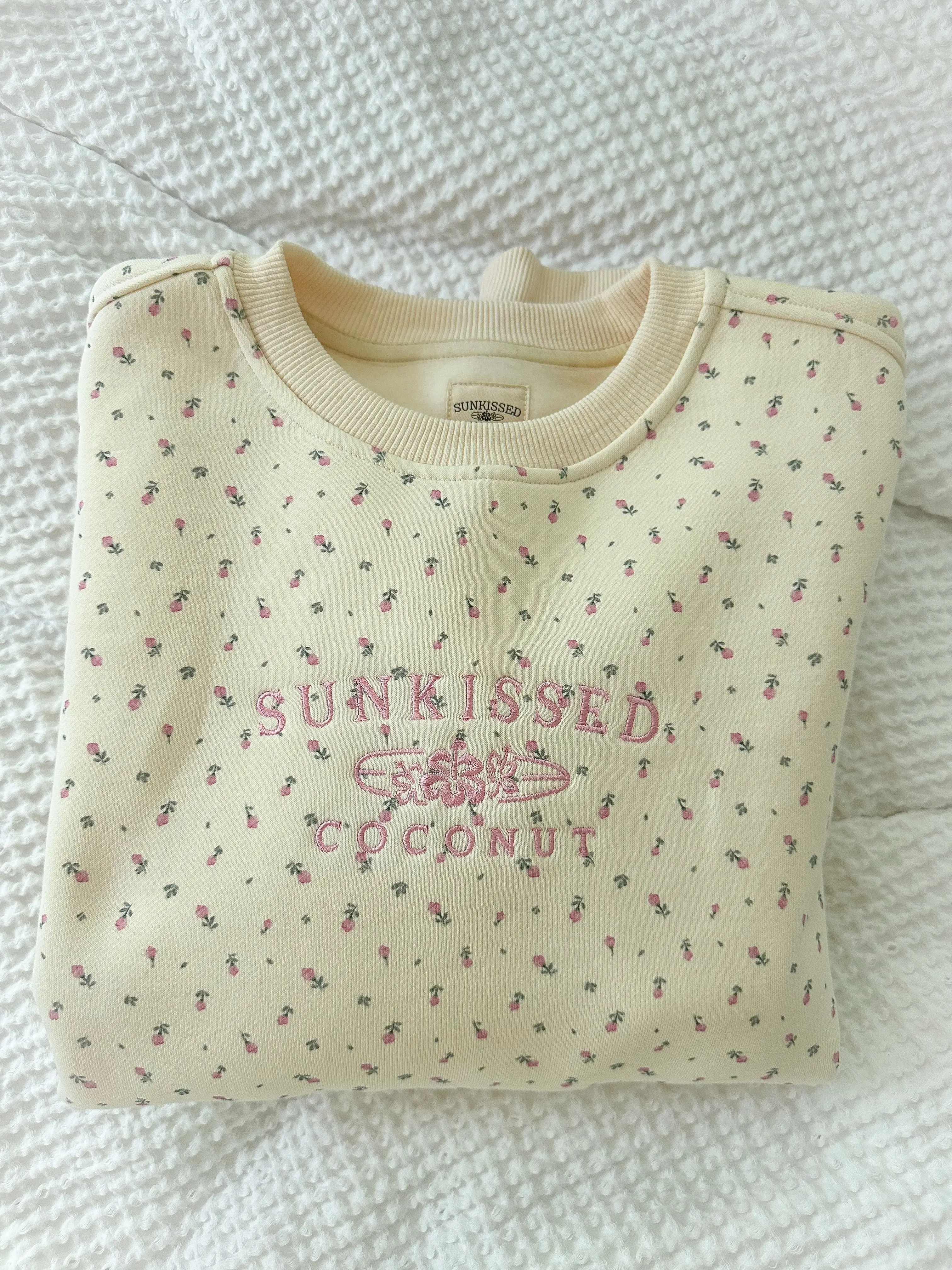 Toasted Cream Roses Embroider Sweatshirt Toasted Cream Roses Embroider Sweatshirt