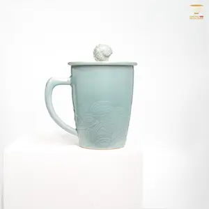 Jinhongyang · Celadon Pink Blue Ocean Fish Mug with Lid | Embossed Waves · Fish-shaped Knob · Smooth Glaze Finish · Ideal for Office & Home Tea Moments