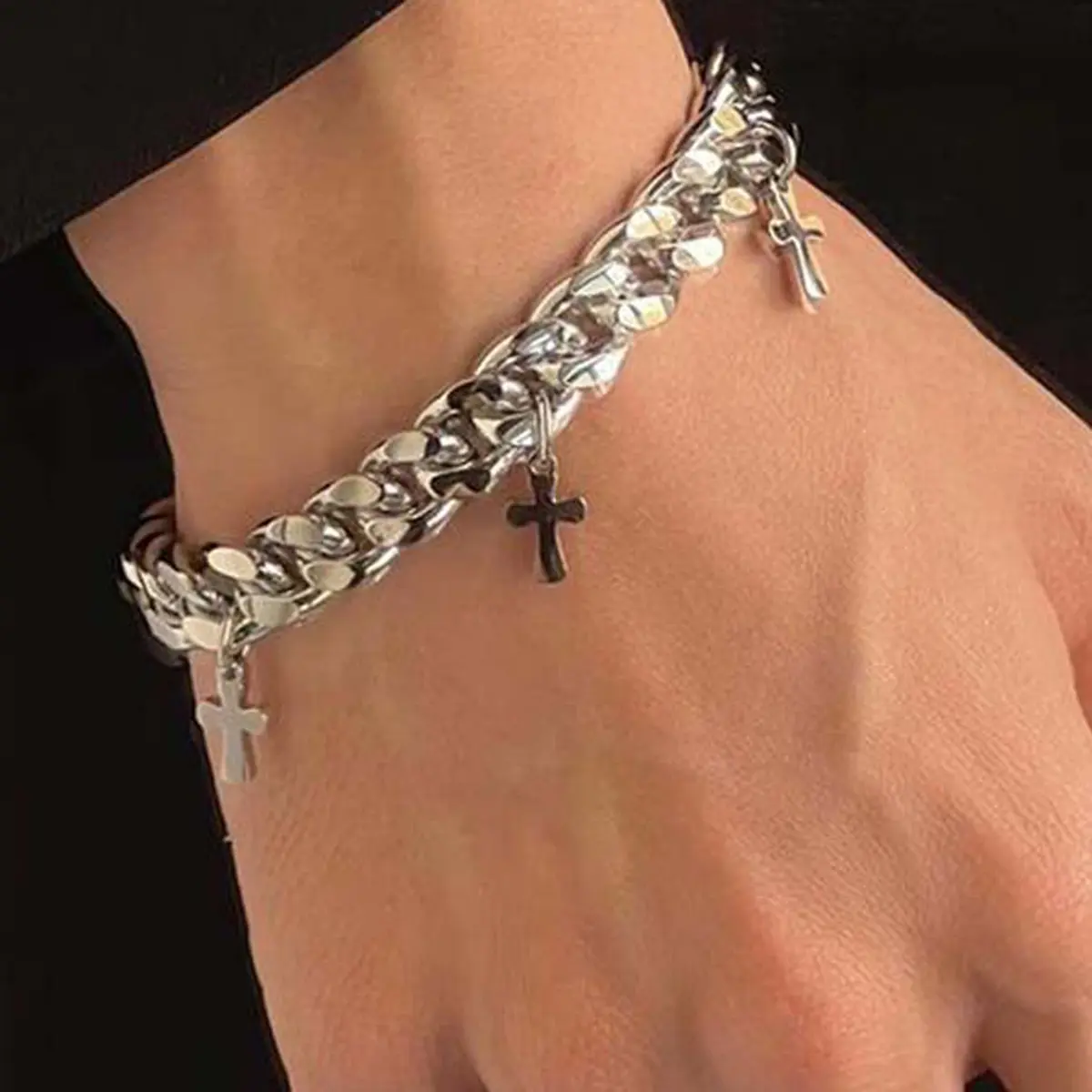 [High-end design] Popular gift, durable and comfortable cross bracelet, fashionable and charming bracelet, unisex and versatile for daily use