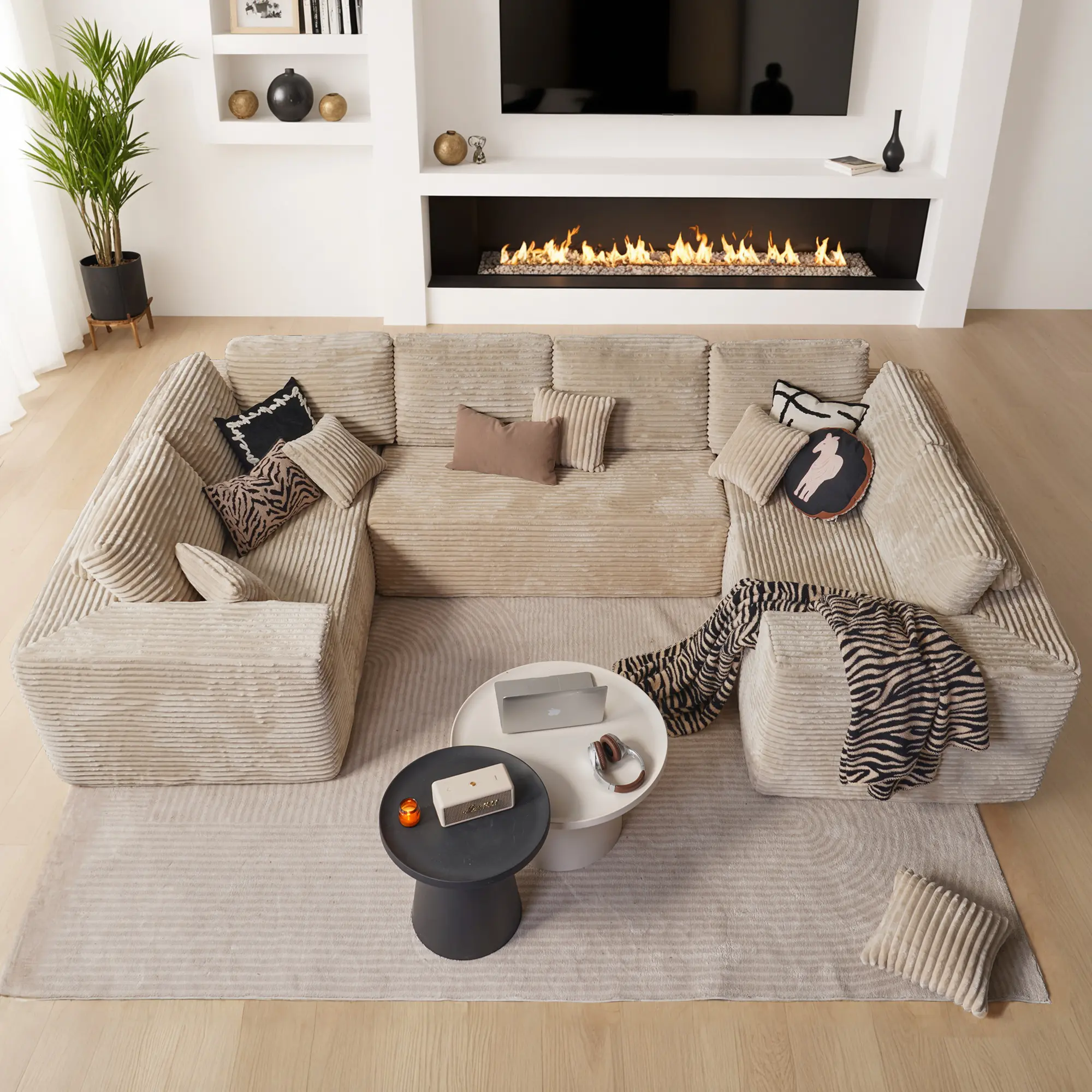 Medium U-Shaped | Beige Plush (N14)