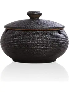 Ceramic Ashtray with Lid – Windproof, for Indoor/Outdoor Use (Black)