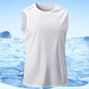 Men’s sleeveless tank top made from breathable, lightweight fabric, featuring quick-dry functionality and a crew neck design, suitable for gym training and athletic workouts.