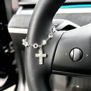 Sparkling Rhinestone Cross Steering Wheel Keychain: Exquisitely Crafted and Compact, This Charming Car Accessory for Women Can Be Hung on Your Steering Wheel, Handbag, or Other Items. It Instantly Adds a Touch of Elegance and Makes a Perfect Gift.