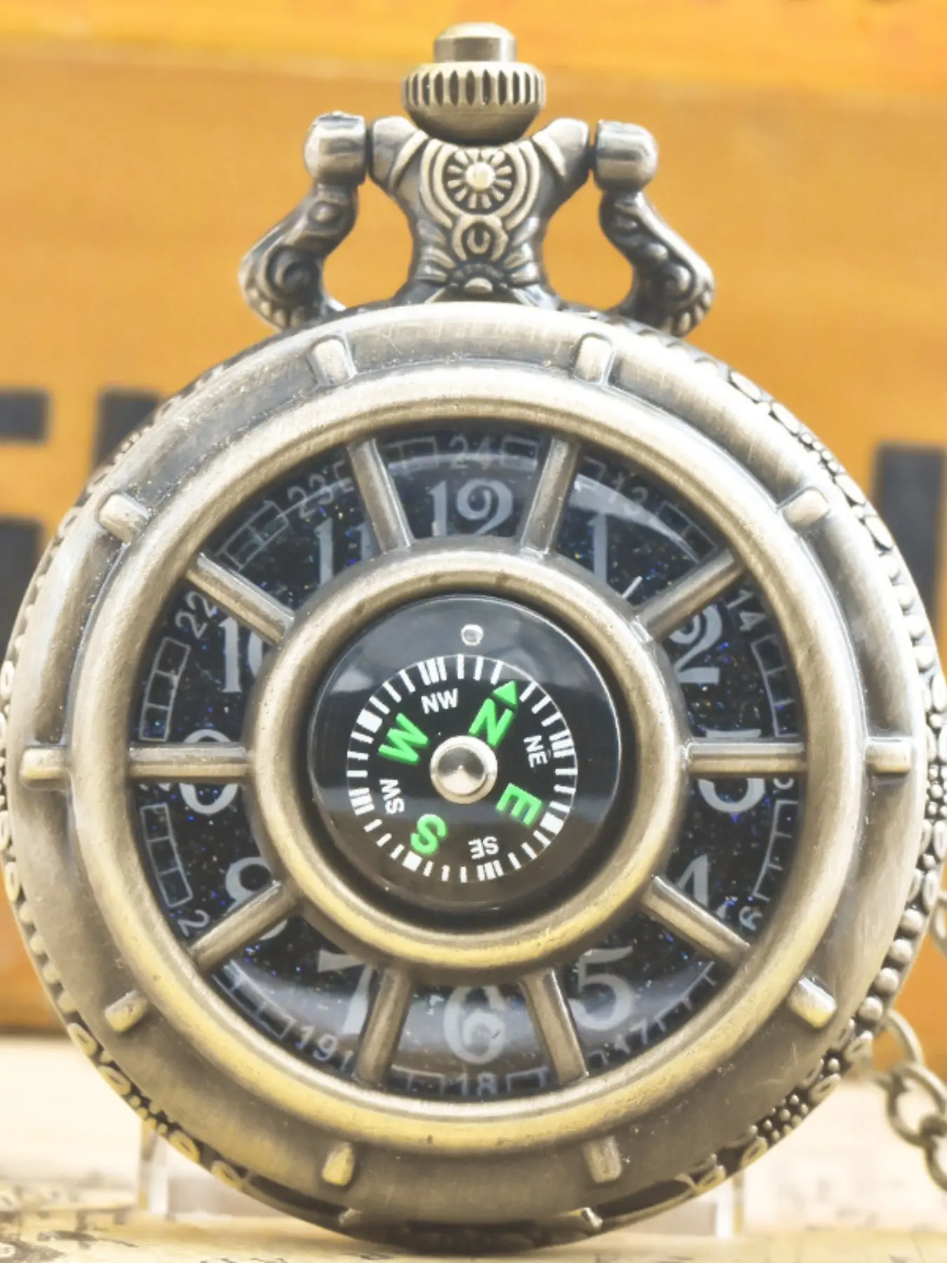 Simple Creative Captain Steering Wheel Metal Compass Necklace Flip Cover Pocket Watch, Analog Quartz Watch, Unisex Memorial Gift, Cross-Border Bestseller, Analog Watches