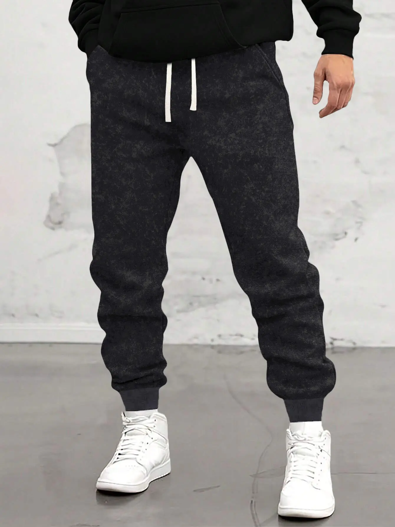 Men's regular fit casual sports joggers, featuring a letter print pattern, elastic waistband with drawstring, pocket design, suitable for outdoor activities, commuting, and streetwear, an ideal gift for spring, autumn, and summer for husbands/boyfriends,