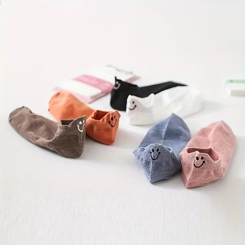 Women's Smiling Face Graphic Embroidery Ankle Socks - 1pc Mixed Color Casual Comfy Socks, Women's Clothes (Random Color), Mixed Color Socks, Cute Novelty Socks