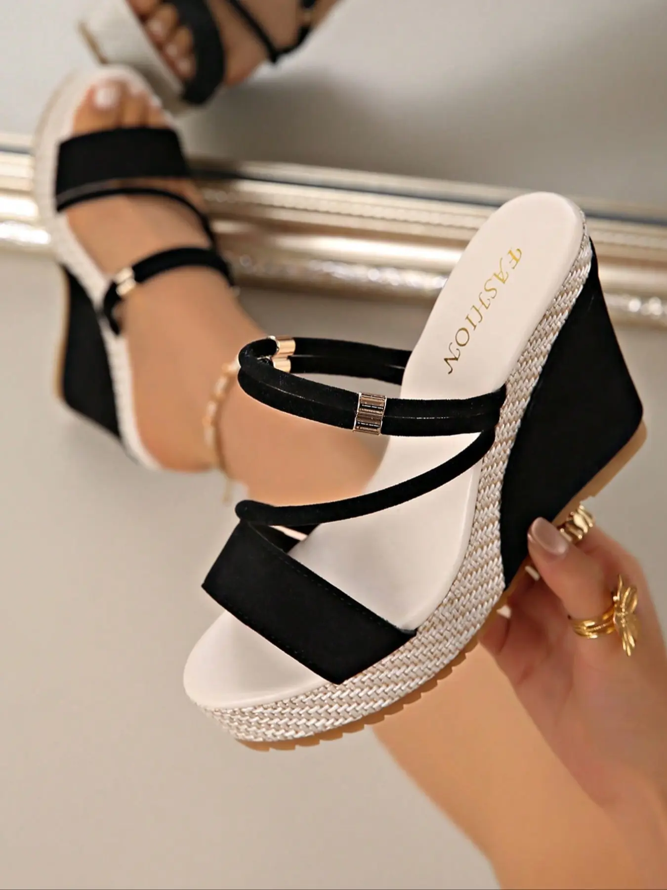 Elegant Velvet Women's Thick Sole High Heels, Ankle Strap Design, Breathable Velvety Material, All-Season Wear, Unique Square Toe, Fashion Wedge Sandals, Platform Heels Sandals