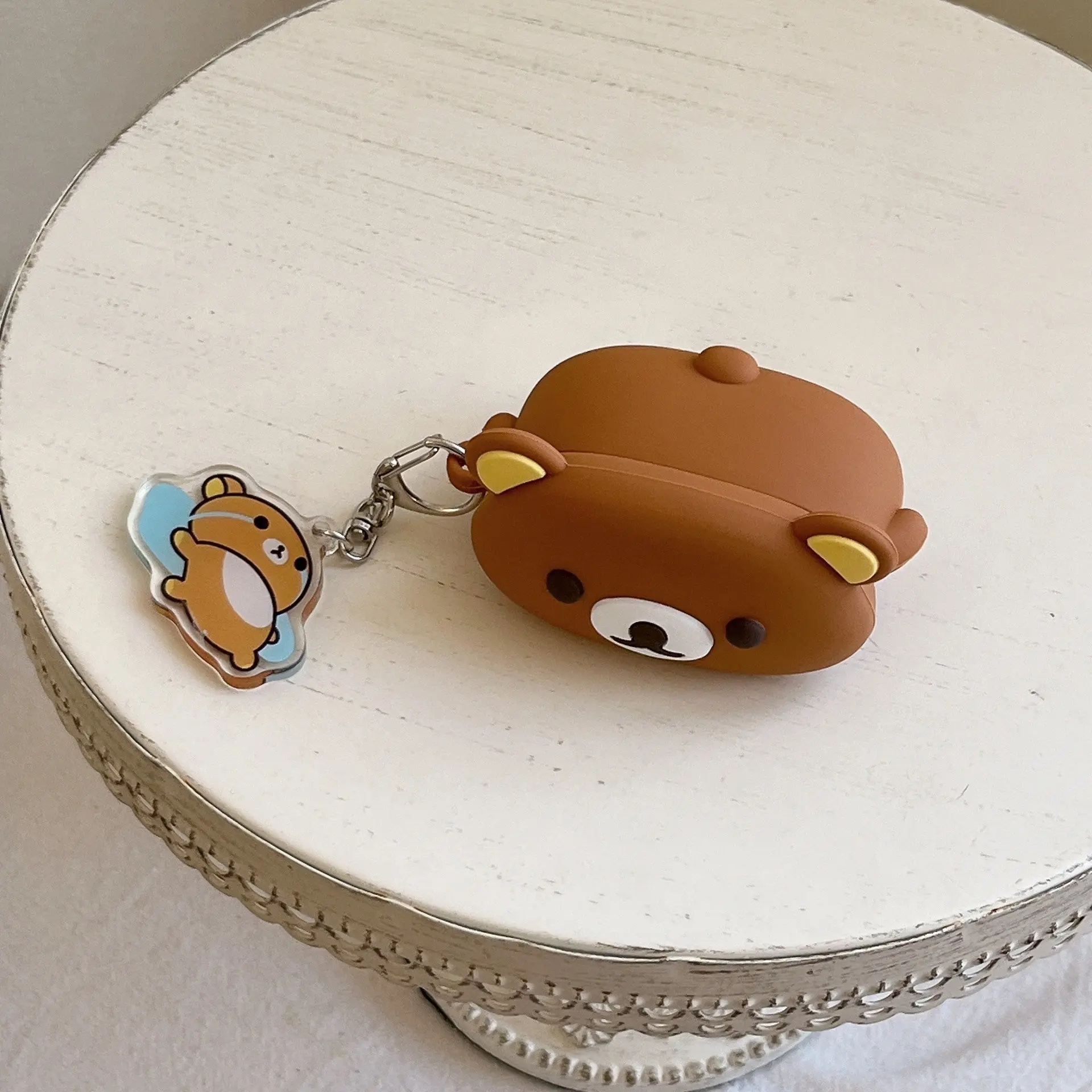 1 Flat Bear Earphone Case,Cute wireless Bluetooth earphone case,Earphone Protective Cover, drop resistant, durable Audio accessory, suitable for AirPods 1/2/pro/pro2, Headphone Storage, Gadget