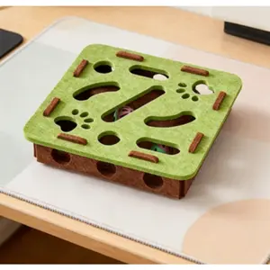 Cats entertain themselves to relieve boredom. Pet puzzle hole-digging toys for teasing cats, kitten turntable game maze boxes, wear-resistant and scratch-resistant digging toys, cat scratch boards, cat scratch posts, cat trees, and cat sound-making toys.