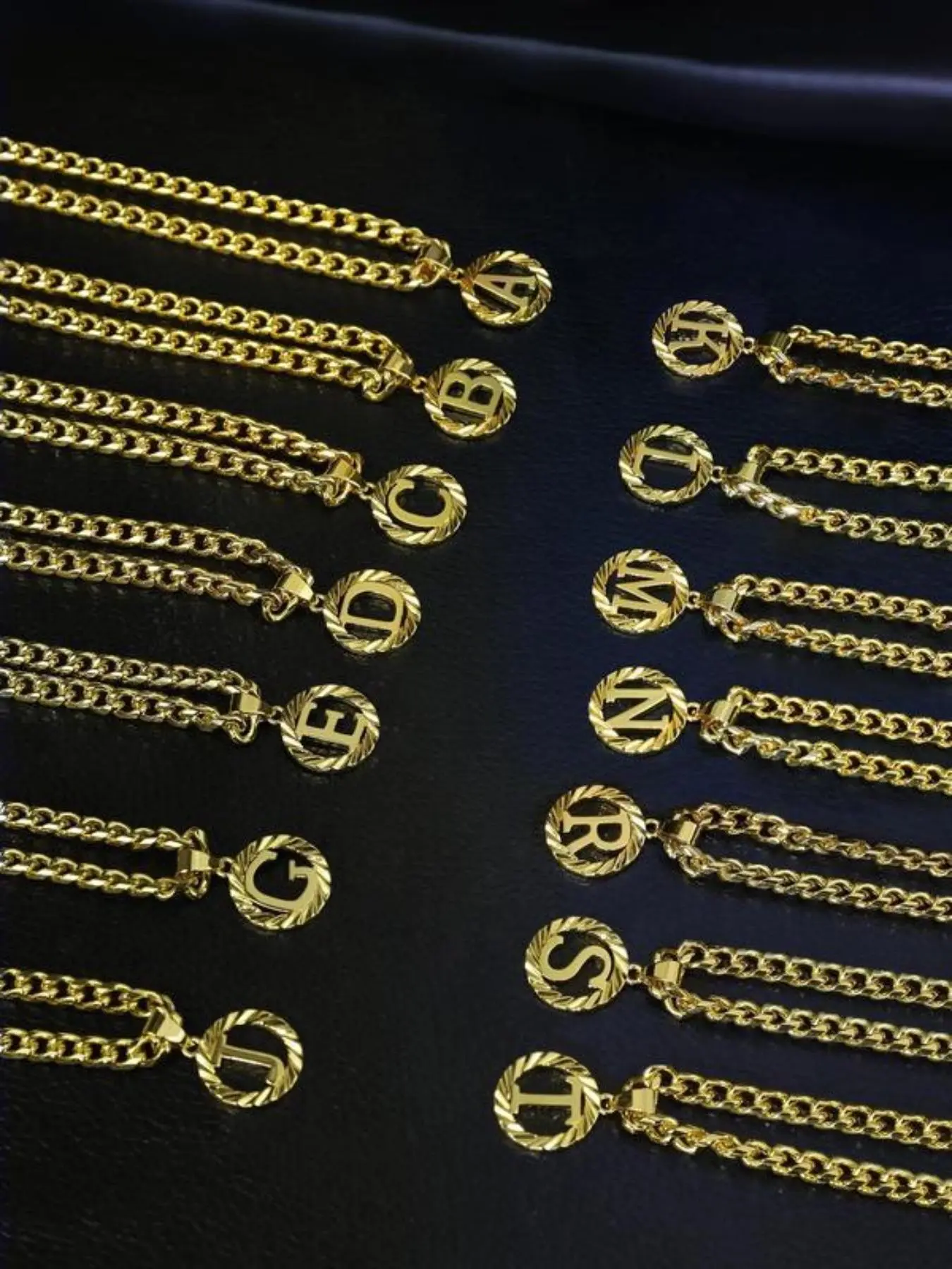 Golden initial necklace, Stainless steel necklace, round hollow capital letter Cuban chain necklace, A-Z letters available for selection, suitable for both men and women, versatile, Mother's Day gift, Teacher's Day necklace gift, Alphabet necklaces
