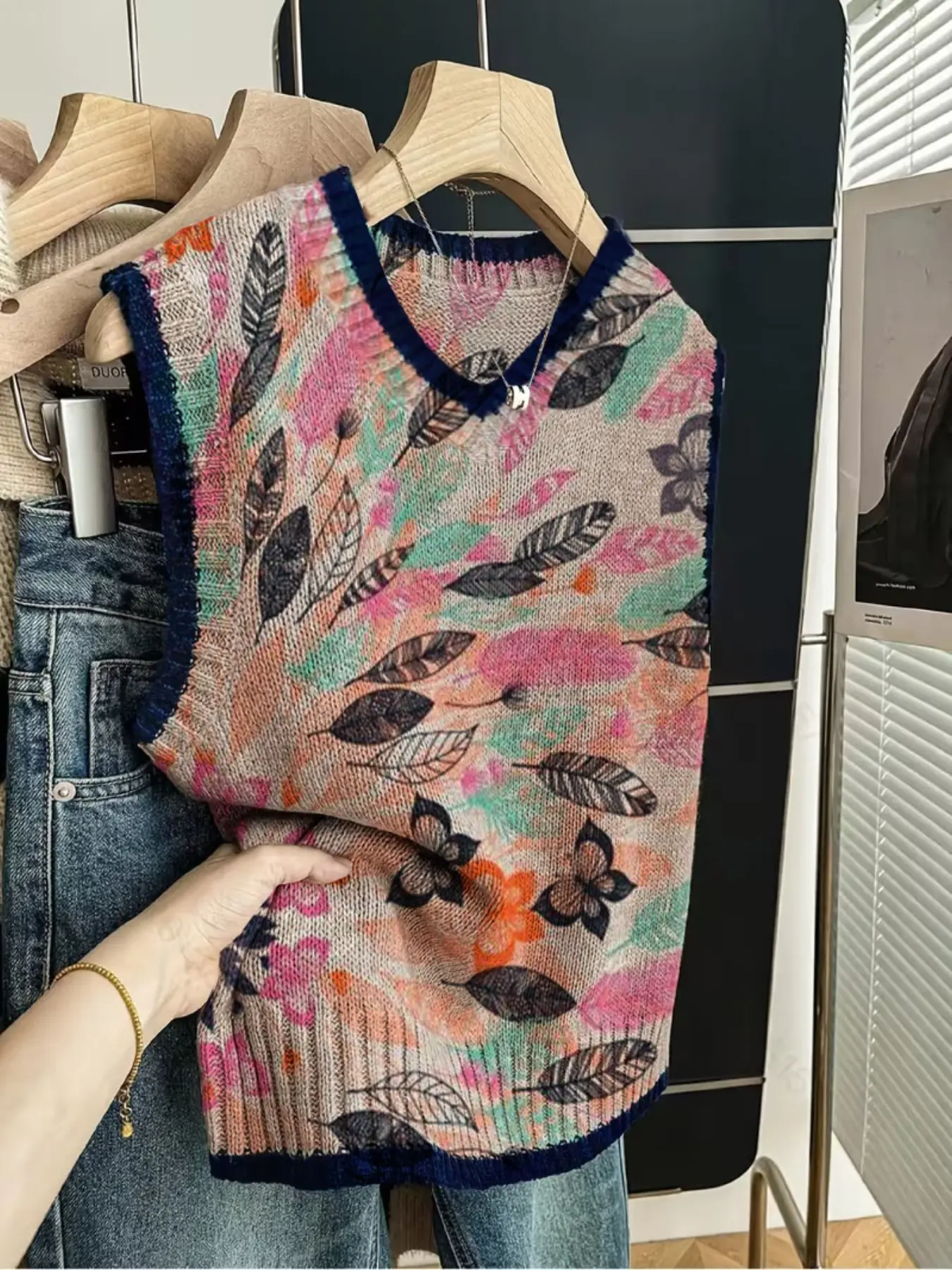 Spring Summer Elegant Women's Feather Butterfly Print Vest Sweater, Casual Contrast Hem Short Sleeve Knit Top, Comfortable Daily Wear
