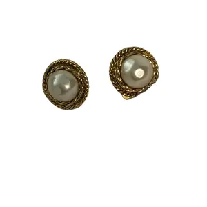 Pre-owned Vintage Chanel 1993 Rope Twist Pearl Clip On Earrings – Gold Tone
