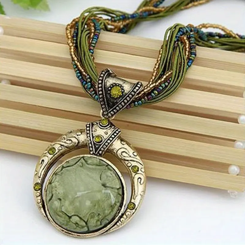 1pc Elegant Bohemian Necklace - Green Marble-like Stone Pendant with Golden-Tone Alloy Chain, All-Season Jewelry for Women, Parties, Holidays, Everyday & Formal Events - Year-round Elegant Necklace Gift, Holiday Accessory, Classic Design