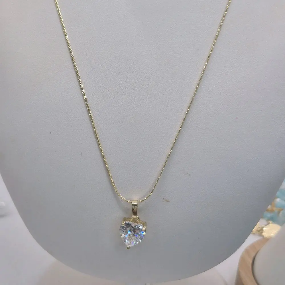 heart zircoin pendant with laminated gold chain