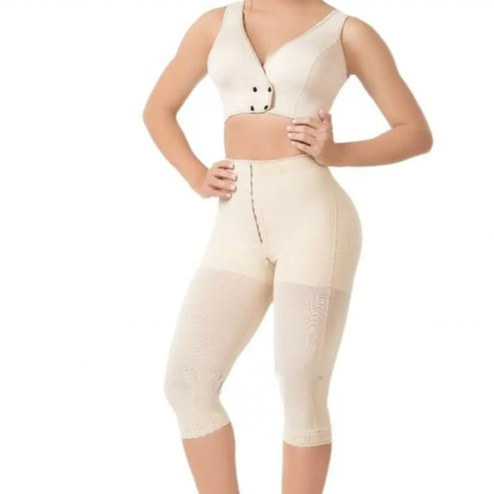 High-waisted capri pants with fastening, butt-lifting band, and bottom closure, Capri talle alto con abrochadura, banda levanta glúteos y cierre inferior. 036 Shapewear Womenswear