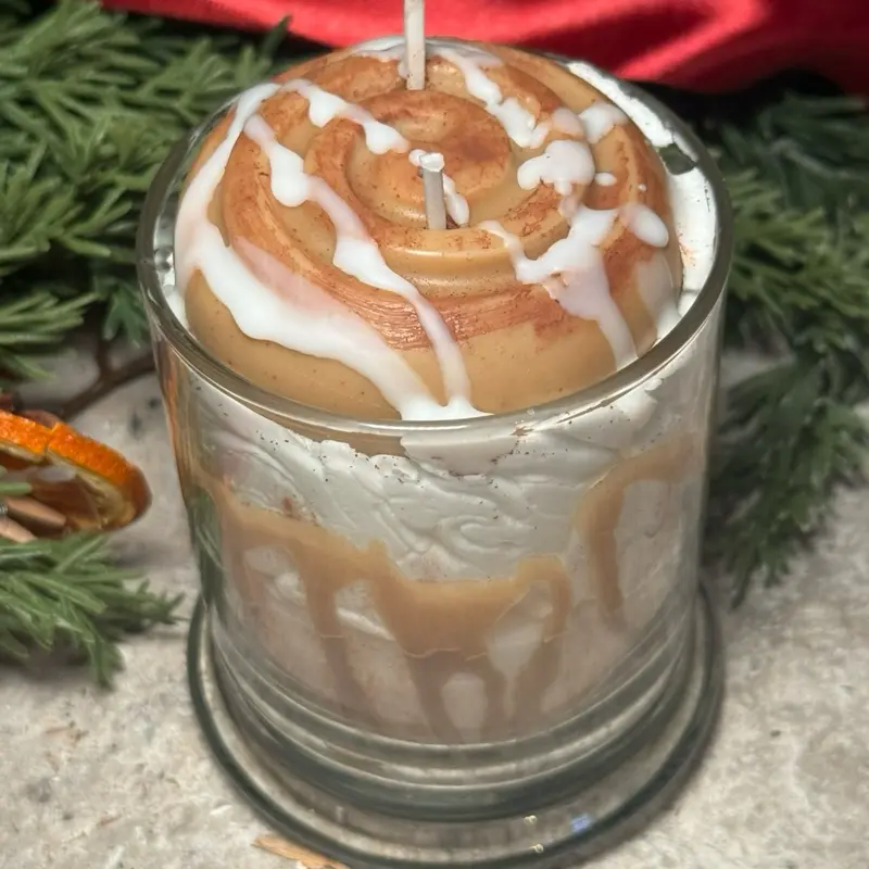 Cinnamon roll candle Cinnamon roll candle
