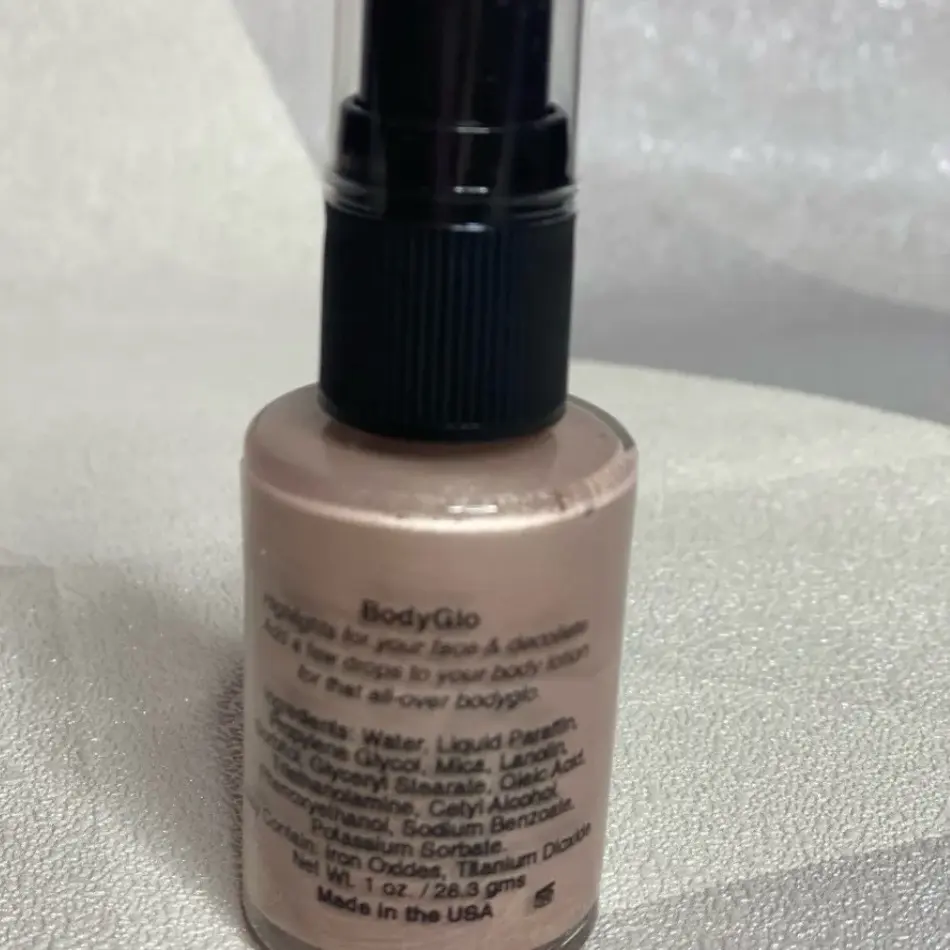 Liquid Highlighter Bronzer Lightweight