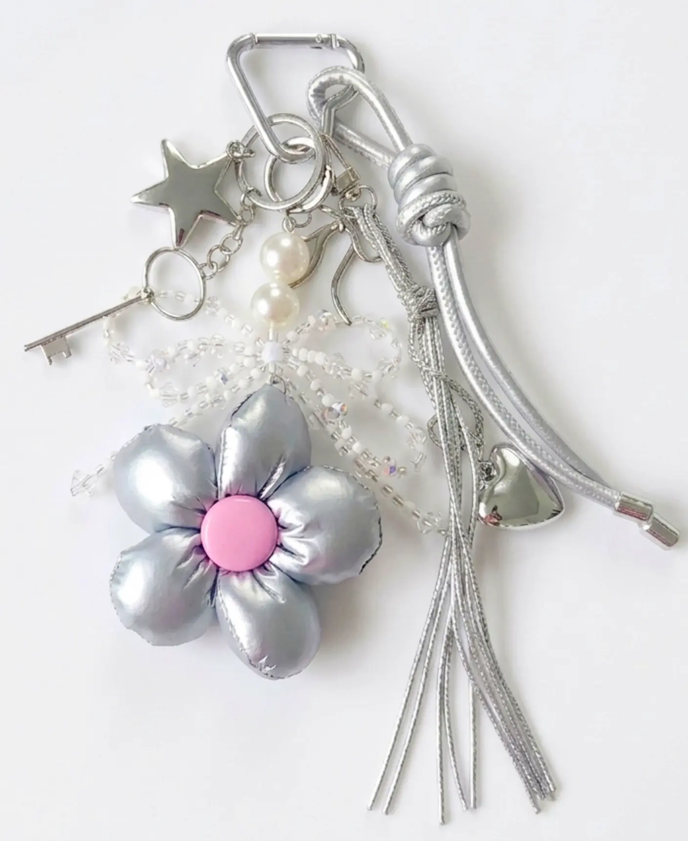 Women's Beaded Bow Pattern Cute Silver Puffer Flower Bag Keychains Set - PU Leather Chain-Attached Beaded Bag Keychains for Purses, Handbag Accessories, Keychains For Women
