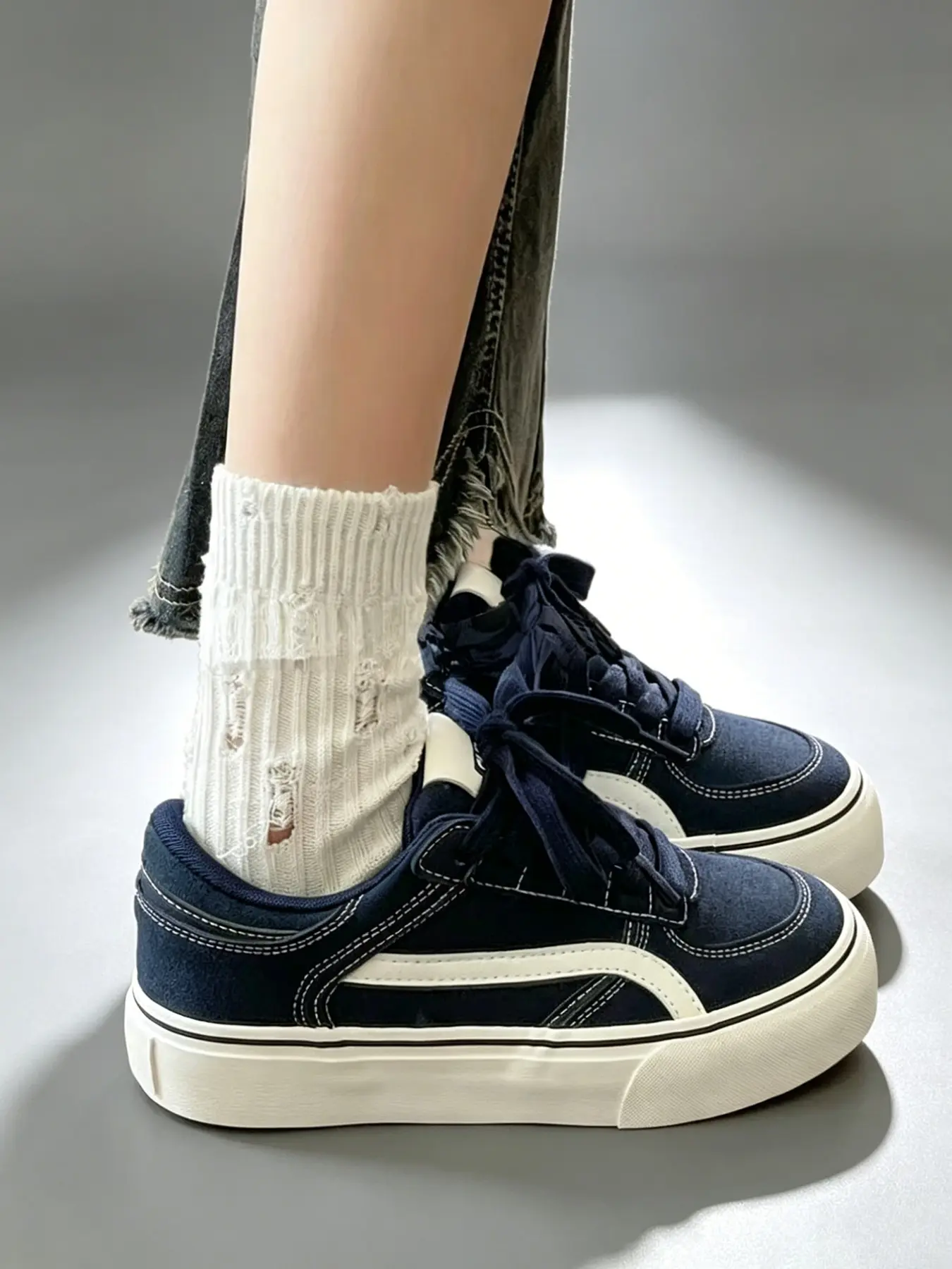 Four-Season New Arrival, Navy Contrast Reverse Fur Wave Stripe Low Top Sneakers, Anti-Slip Breathable Casual Shoes for Men and Women, Casual Trainers