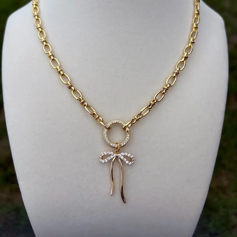 Darling Bow Necklace - Elegant Gold Chain with Sparkling Bow Pendant for Women's Fashion