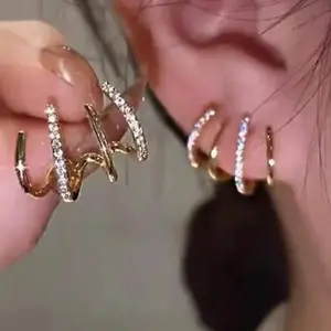 A Pair Of Fashionable and Elegant Four Claw Diamond Studded Ear Earrings, Suitable for Daily Wear, Vacation Dates, and Other Occasions, and Also A Surprising and Exquisite Small Gift, Stud Earrings Jewelry, Versatile Earrings