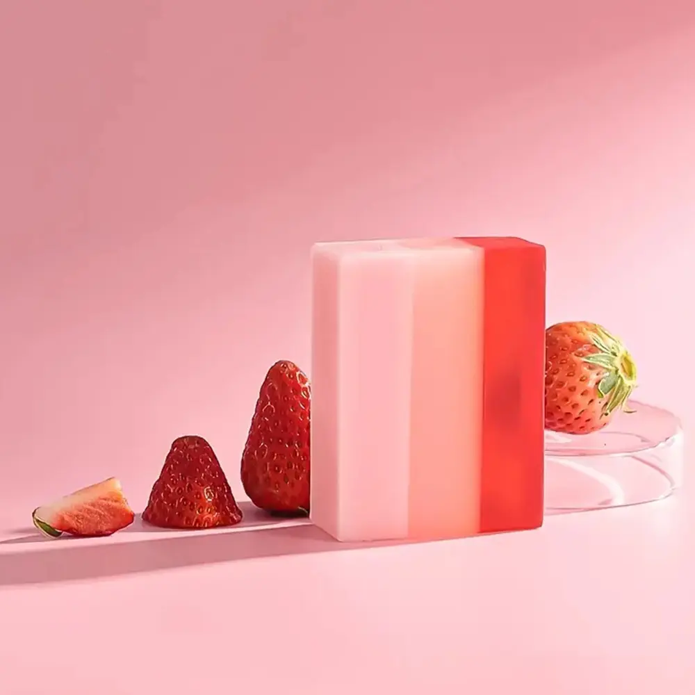 Layered Strawberry Scent Handmade Soap, Natural Plant Extract Bath & Facial Cleansing Soap, Moisturizing Oil Control Deep Cleaning, Gentle Essential Oil Soap for Full Body Use