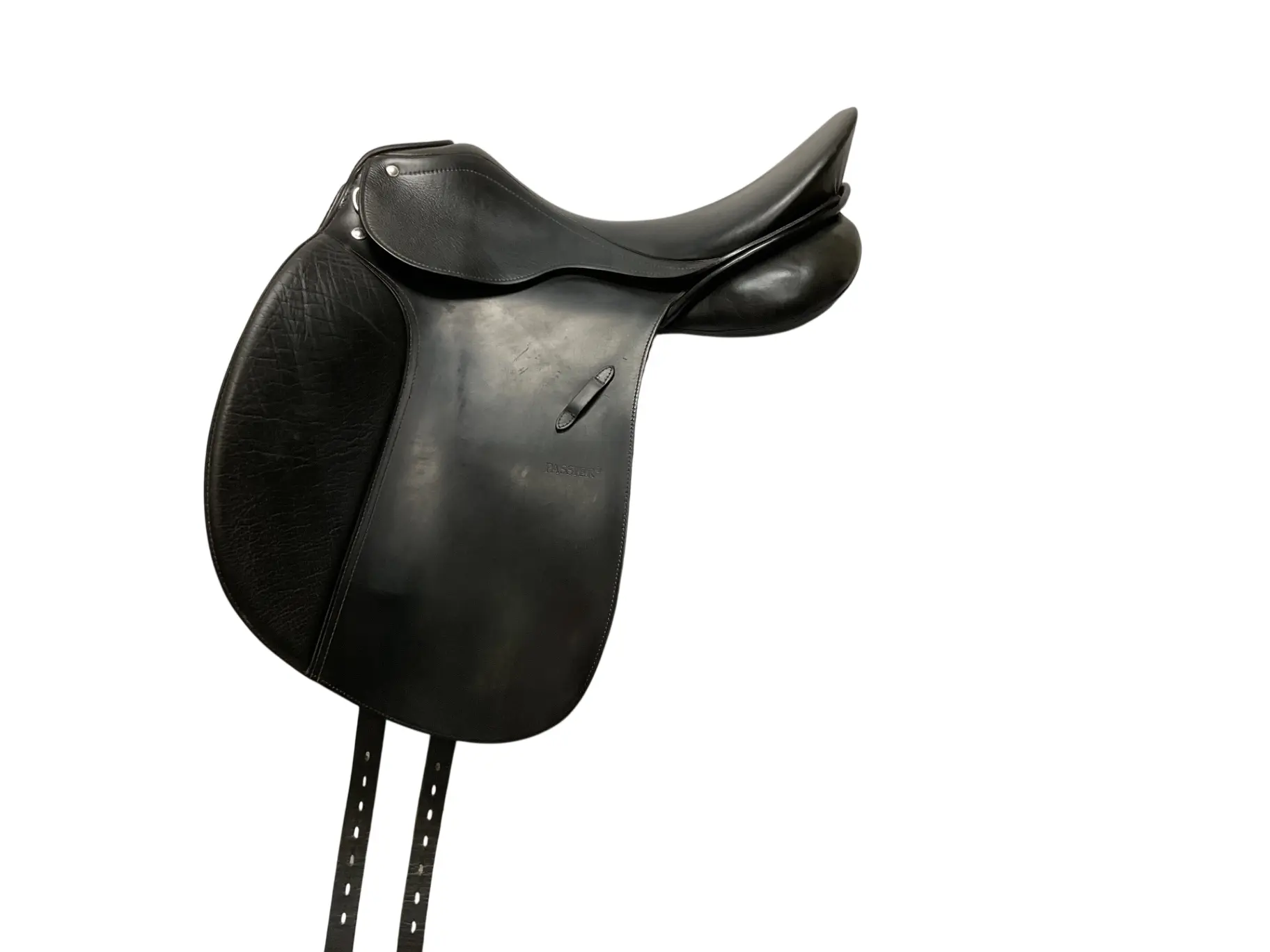 Passier Compact Dressage Saddle - 17.5 in, M Seat Width, Flocked Panels, Solid Leather, Tree Fit Marked, Adjustable Straps for Equestrian Sports & Outdoor Recreation, Brand: Passier, Model: Compact Dressage