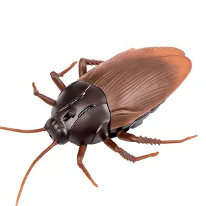 Simulated Remote Control Cockroach (1 Set), Novel and Scary Animal Toy Model, Simulated Sensing Cockroach, Creative Halloween April Fool's Day Mock Gift (Comes with 6 1,5V Button Batteries)