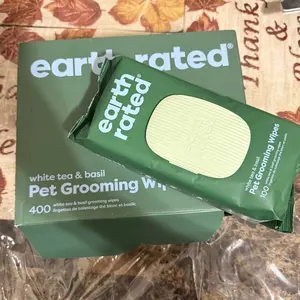 Earth Rated | 3-in-1 Pet Grooming Wipes for Dogs & Cats, Cleaning, Deodorizing & Hydrating, White Tea & Basil Scent, 400 Count