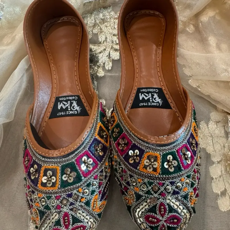 Multi Color Embroidered Kussa