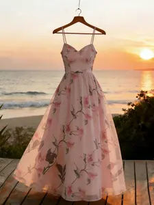 Pink spaghetti-strap floral tulle dress, ideal for summer daily looks, dates, outings, semi-formal events, parties, afternoon tea, gatherings, small receptions and weddings.