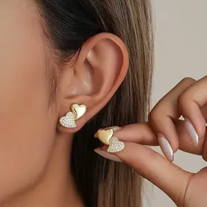 These exceptionally beautiful, elegant women's earrings feature a creative heart-shaped design and are inlaid with artificial zircon stones. They are suitable for weddings, engagements, anniversary gifts, and everyday wear.