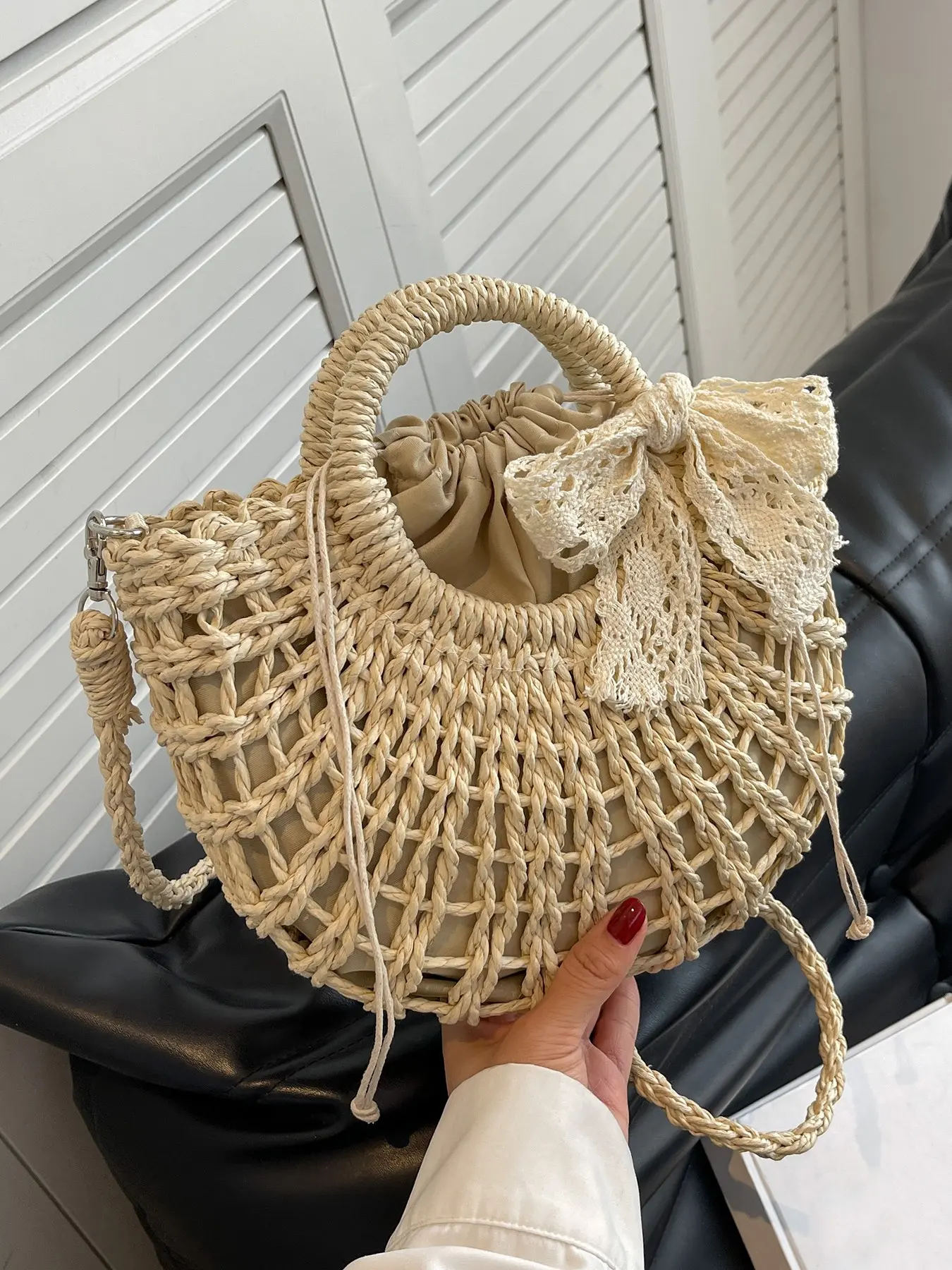 Vacation style casual simple versatile practical texture woven handbag with lace bow decoration, retro niche personalized shoulder crossbody bag, Bohemian crossbody bag, suitable for outdoor travel, shopping, and gatherings.