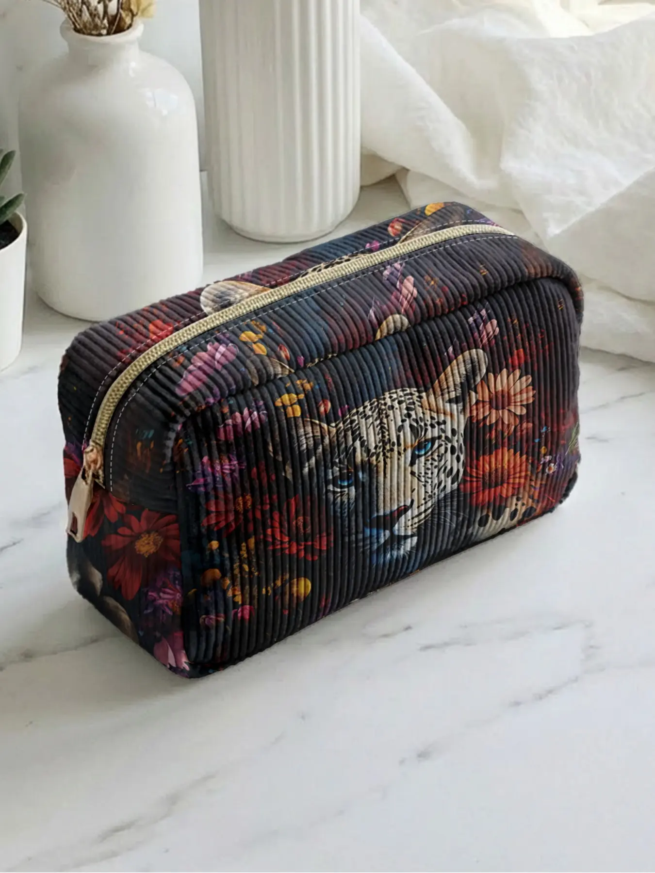 1 piece of leopard and flowers pattern 2D printed makeup bag, large capacity design|suitable for all seasons/general use|can hold daily skincare products and various cosmetics|all-round for life and travel