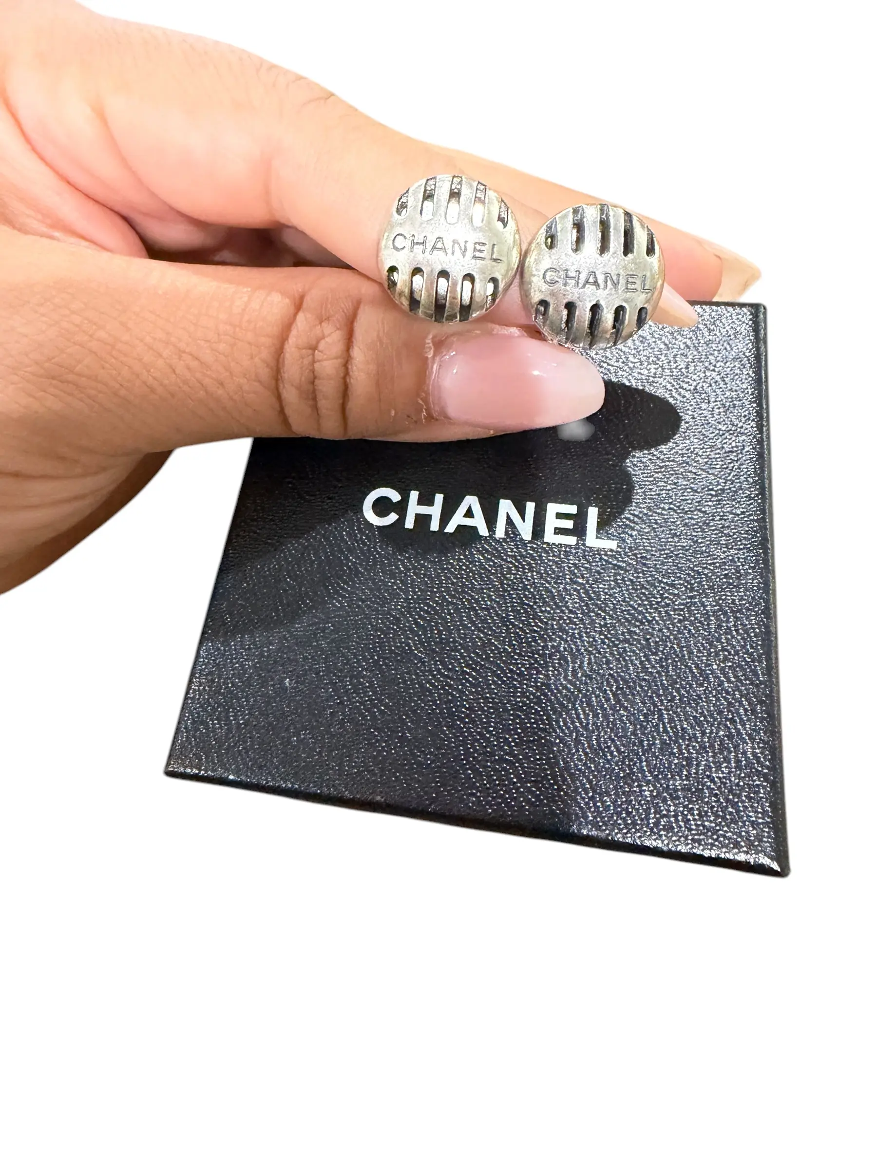 Pre-owned Chanel Silver Clip On Earrings with Box Perfect for Daily Use