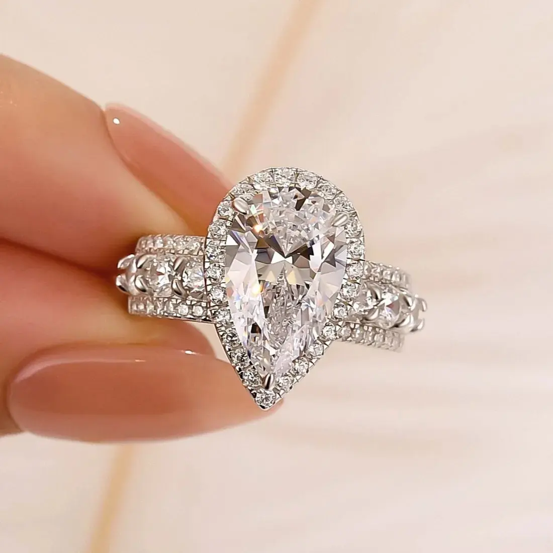 Effinny 925 Sterling Silver 4.0ct CZ Golden Plated Pear Cut Halo Engagement Ring, No Tarnish Elegant Fashion Promise Ring, Travel-Friendly Pavé Band Jewelry for Women, Promise Engagement Rings