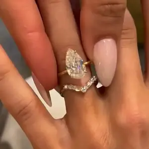 Maxine CZ 4.0ct Pear Cut 2PC Golden Engagement Ring Set, Bridal Ring Set In Sterling Sliver, 5A Cubic Zirconia Women's Ring Jewelry,Wedding Ring Set for Daily,Travel,Proposal,Birthday,Anniversary