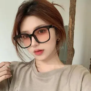 Vintage Oversized Sunglasses UV Protection for Women Men Classic Big Frame Shades Outdoor